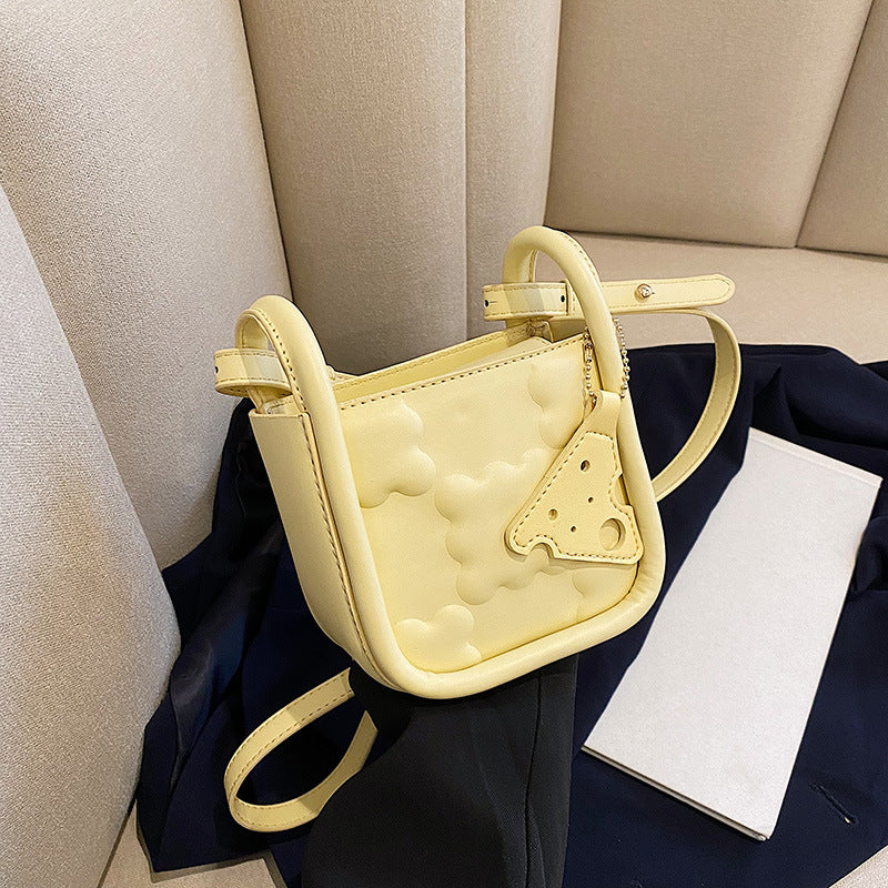 Small Fresh One-Shoulder Messenger Bag New Fashion Spring Mobile Phone Lipstick Bag Trend Line Embossed Messenger Bag