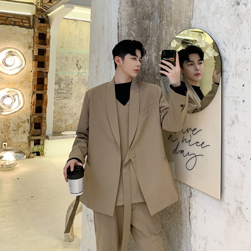 Frigid style with a lace-up suit