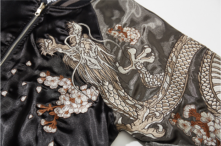 Bestickter Neunschwanz-Jackenmantel für Herren