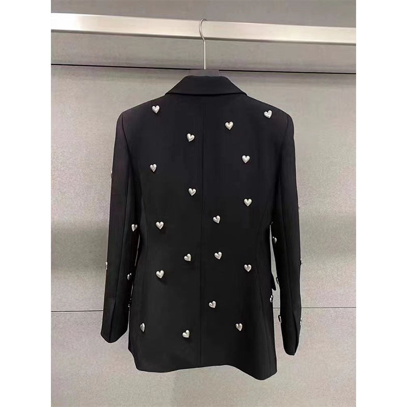 Eleganter dreidimensionaler, mit Liebesperlen verzierter schwarzer Anzug