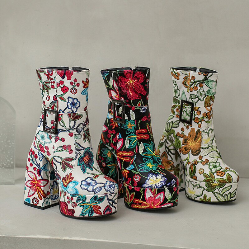 Women's Winter New Fashion Embroidery Pattern Thickened High-heeled Thick-bottomed Round Toe Side Zipper Ankle Boots