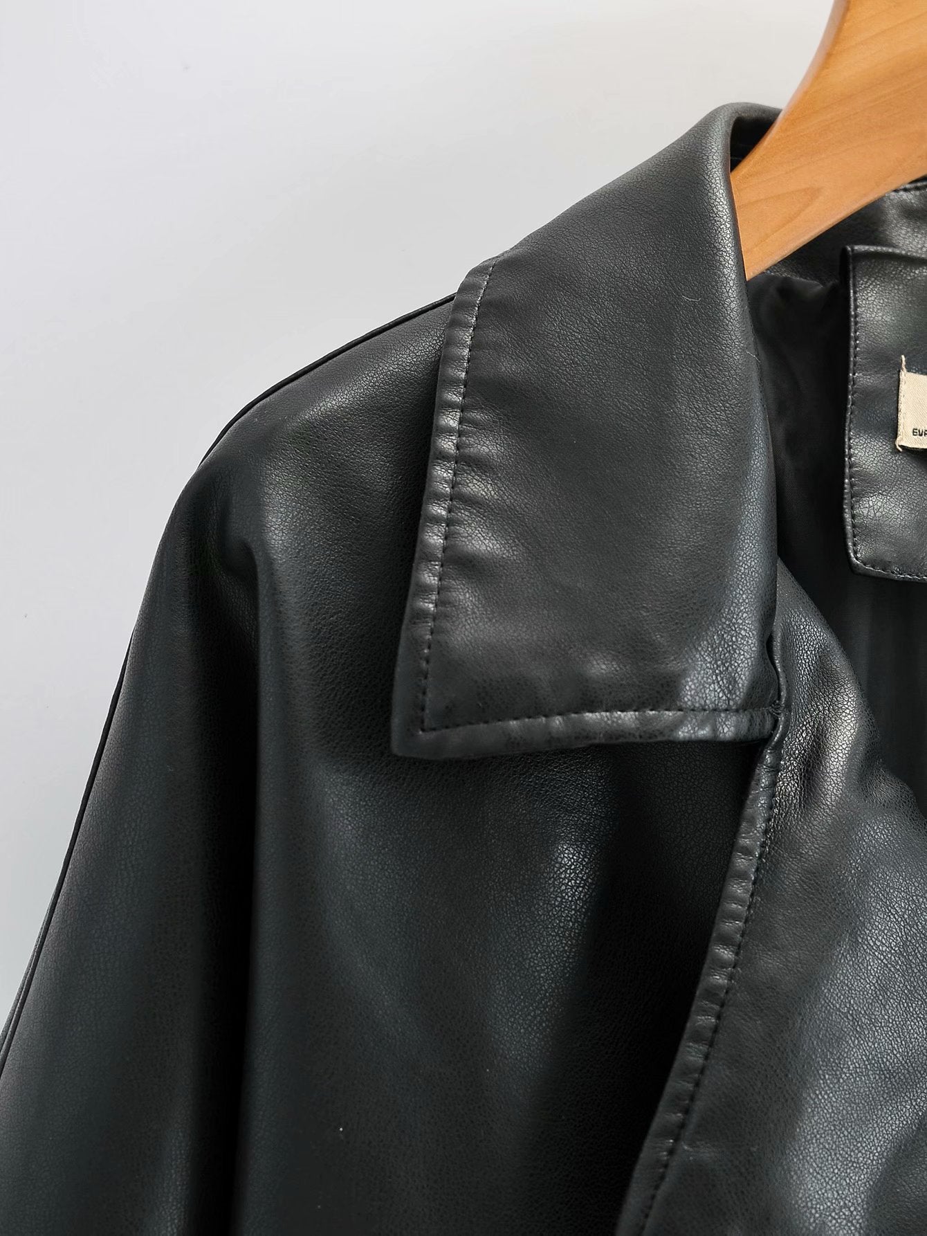 Female Alphabet Zipper Casual Fashion Leather Jacket