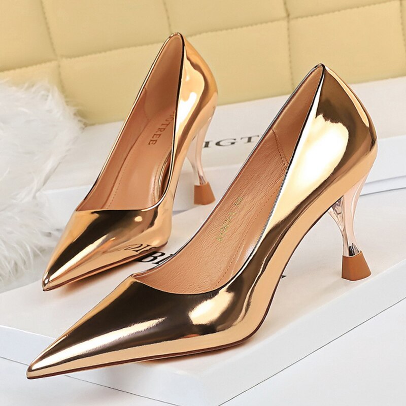 Pointed Wine Glass Metal Heel Leather pumps