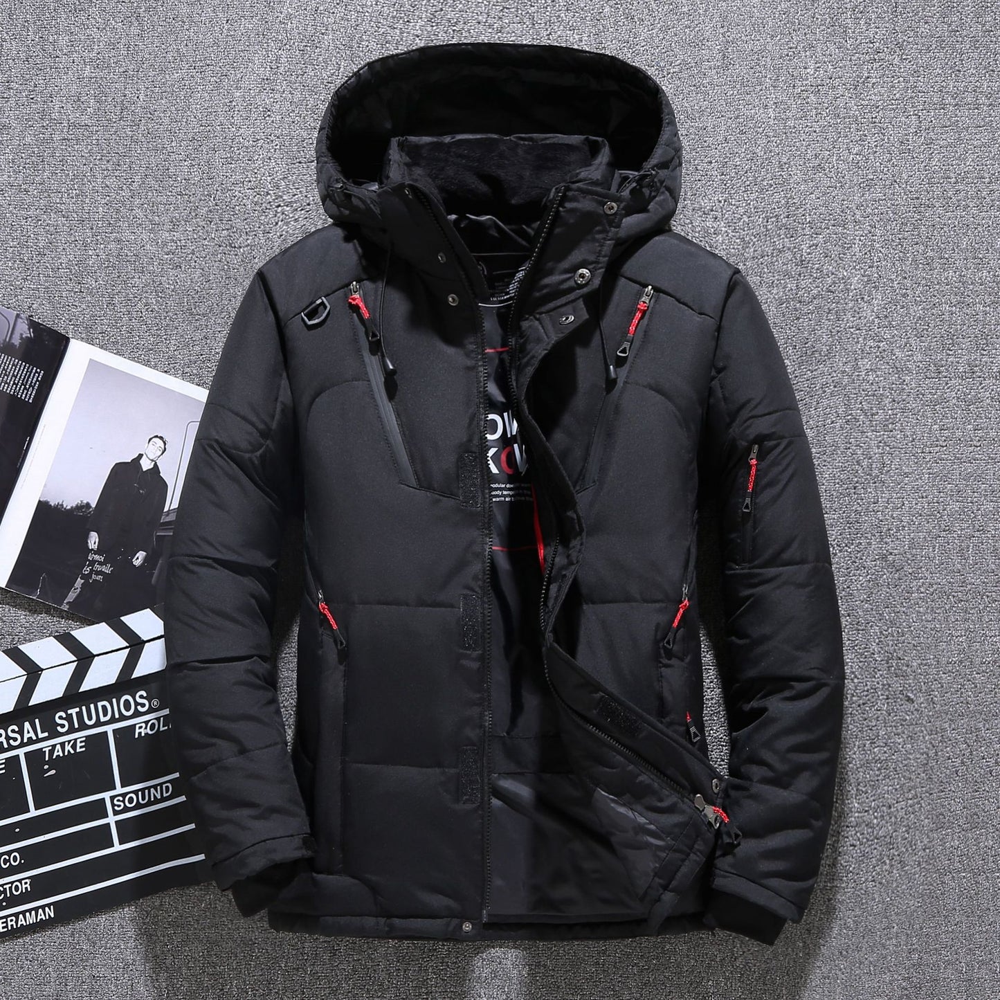 Kurze Winterjacke für Herren mit dicker weißer Entendaunenjacke und Kapuze, mehrere Taschen, Outdoor-Set